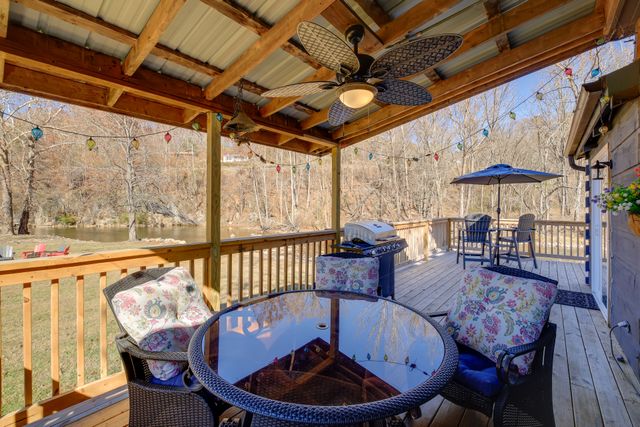 damascus cabins deck